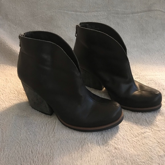 korks shamira boots